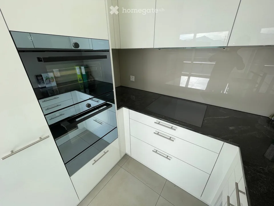EXCLUSIVE 3.5-ROOM ATTIC APARTMENT WITH 360° PANORAMIC VIEW AND SPACIOUS SUN TERRACE