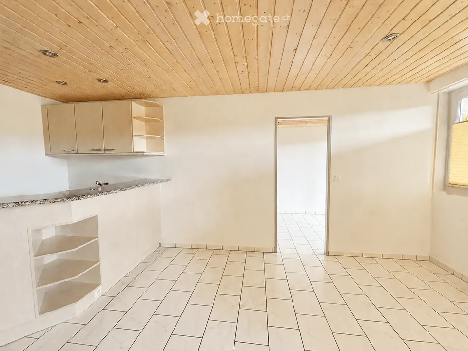 Bright Studio / Office / Studio with Shower, Double Garage & Parking