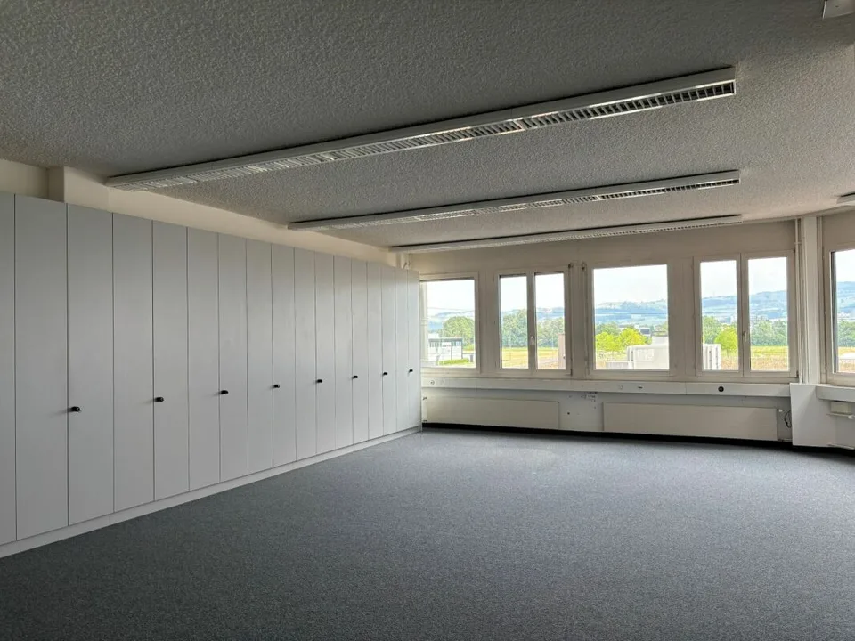 Bureau 67 m2, aménagé, à Steinhausen