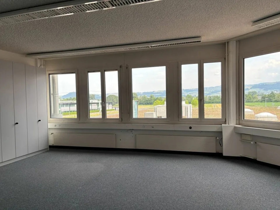 Bureau 67 m2, aménagé, à Steinhausen
