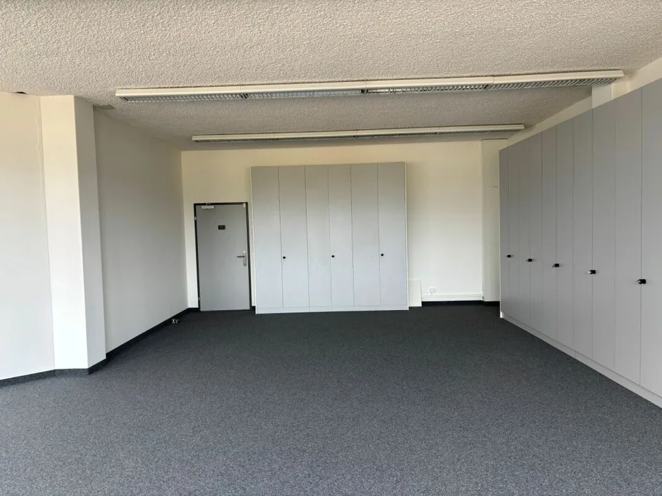 Bureau 67 m2, aménagé, à Steinhausen