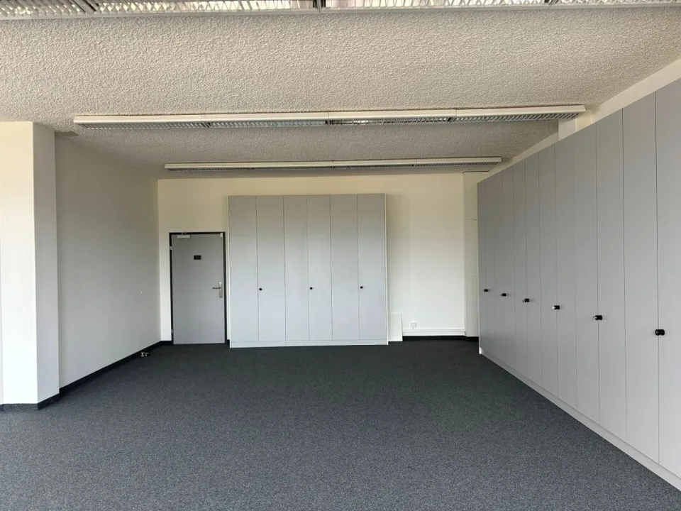 Bureau 67 m2, aménagé, à Steinhausen