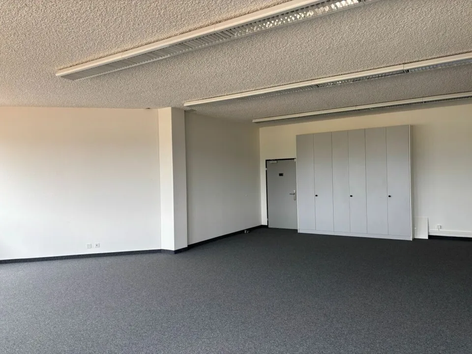 Bureau 67 m2, aménagé, à Steinhausen