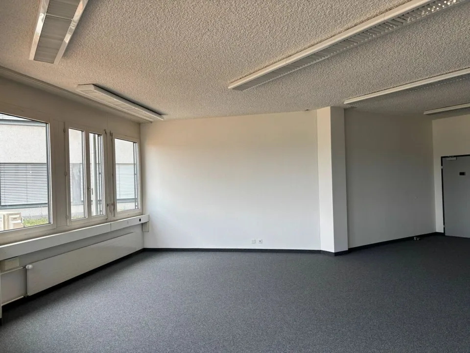 Bureau 67 m2, aménagé, à Steinhausen