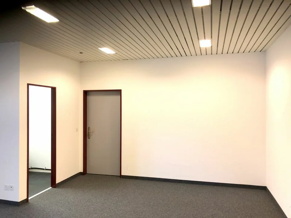Office 156 m2 in Steinhausen
