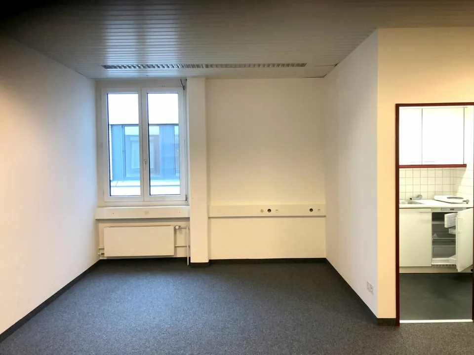 Office 156 m2 in Steinhausen