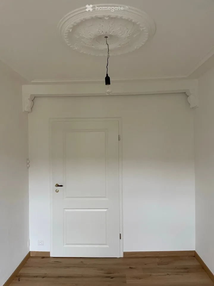 Charming 4.5-room attic apartment in Basel – Old building with modern comfort