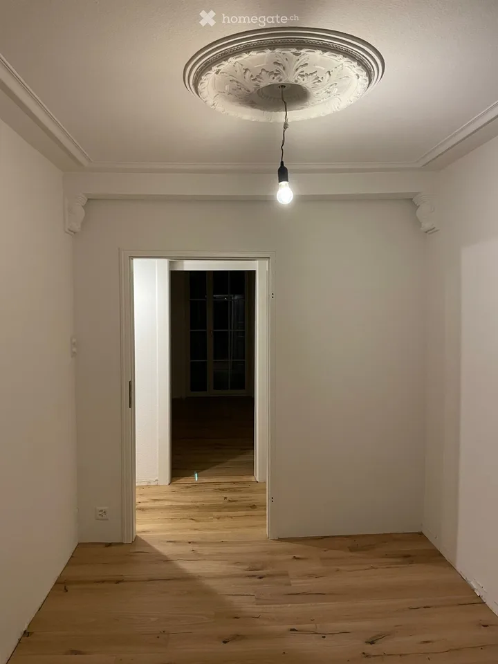 Charming 4.5-room attic apartment in Basel – Old building with modern comfort