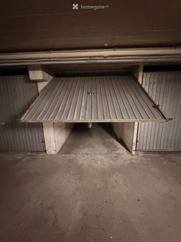 Underground parking in Genève / Parking souterrain à Genève