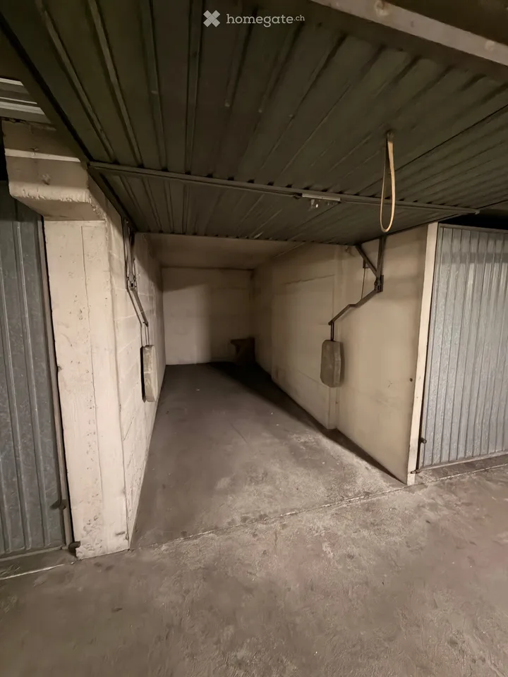 Underground parking in Genève / Parking souterrain à Genève