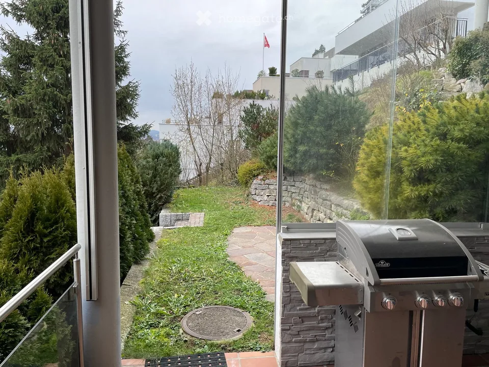 Apartment with large terrace and garden