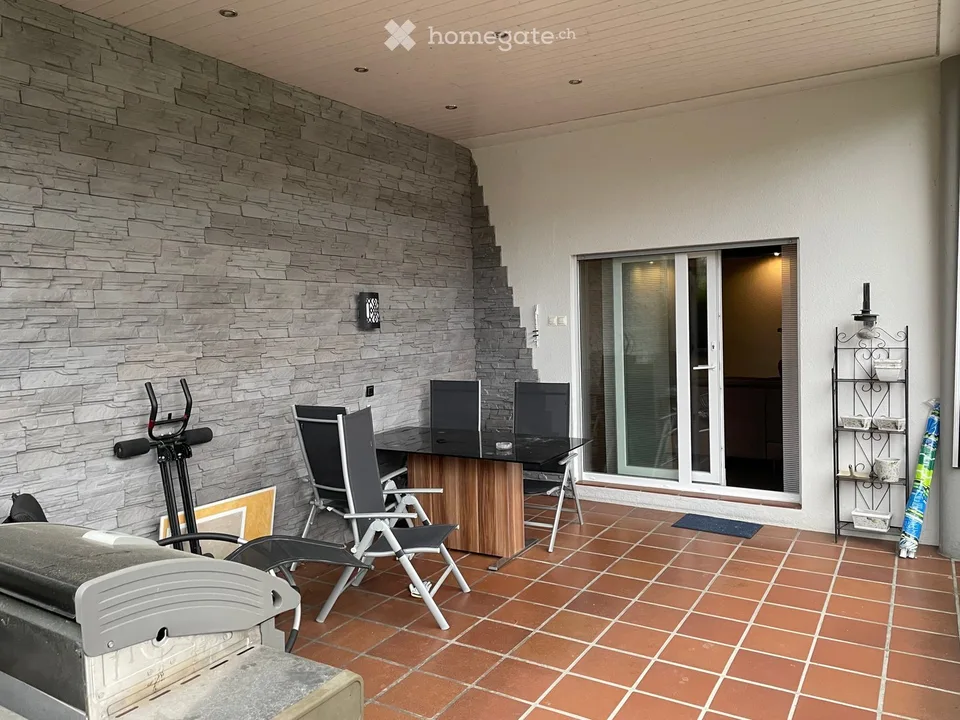 Apartment with large terrace and garden