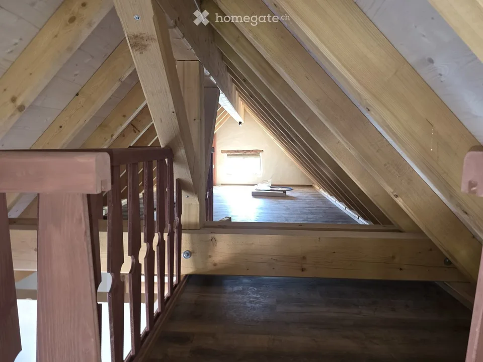 Appartement moderne 4.5 pièces dans les combles à Büsserach avec balcon et belle vue