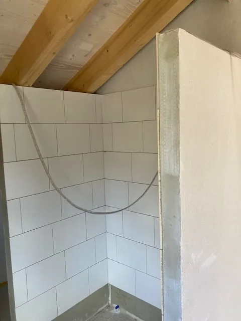Appartement moderne 4.5 pièces dans les combles à Büsserach avec balcon et belle vue