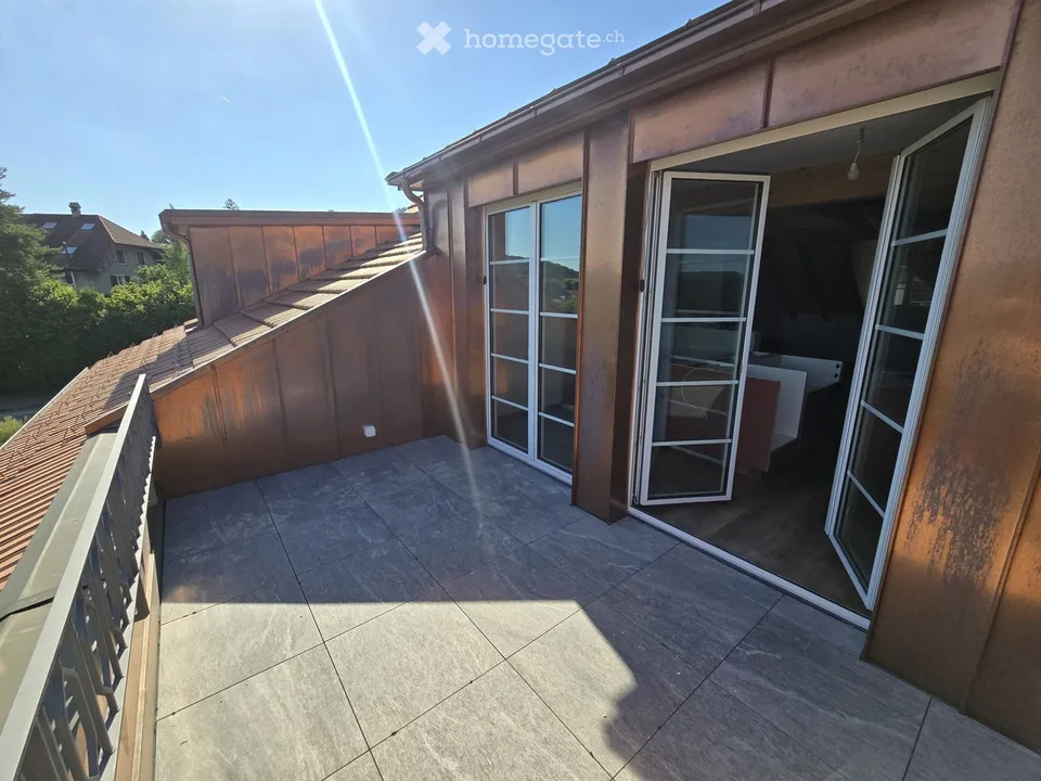 Appartement moderne 4.5 pièces dans les combles à Büsserach avec balcon et belle vue