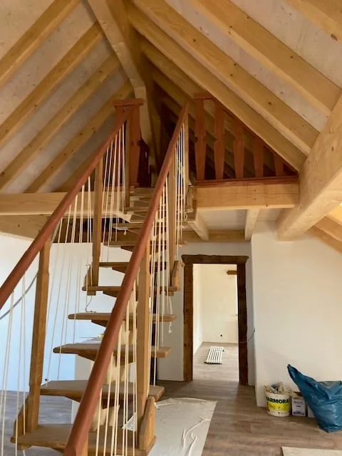 Appartement moderne 4.5 pièces dans les combles à Büsserach avec balcon et belle vue
