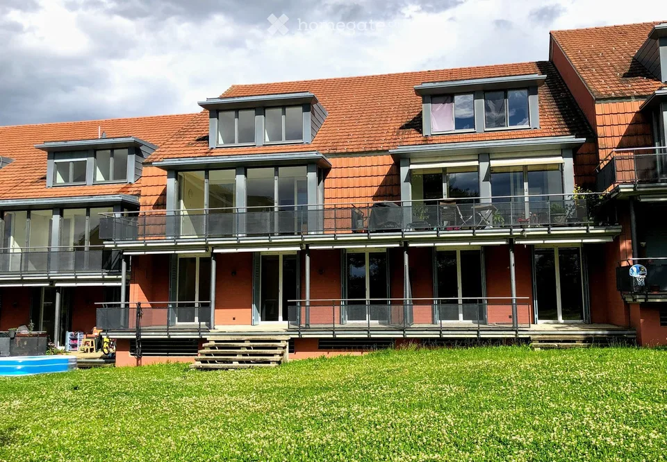 Grosszügige 2.5-Zimmer-Wohnung im Erdgeschoss mit Garten und Aussicht in Oberwil BL