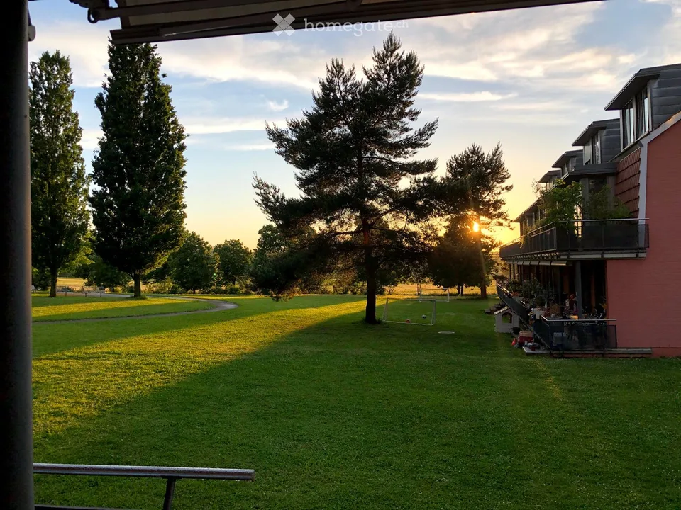 Grosszügige 2.5-Zimmer-Wohnung im Erdgeschoss mit Garten und Aussicht in Oberwil BL