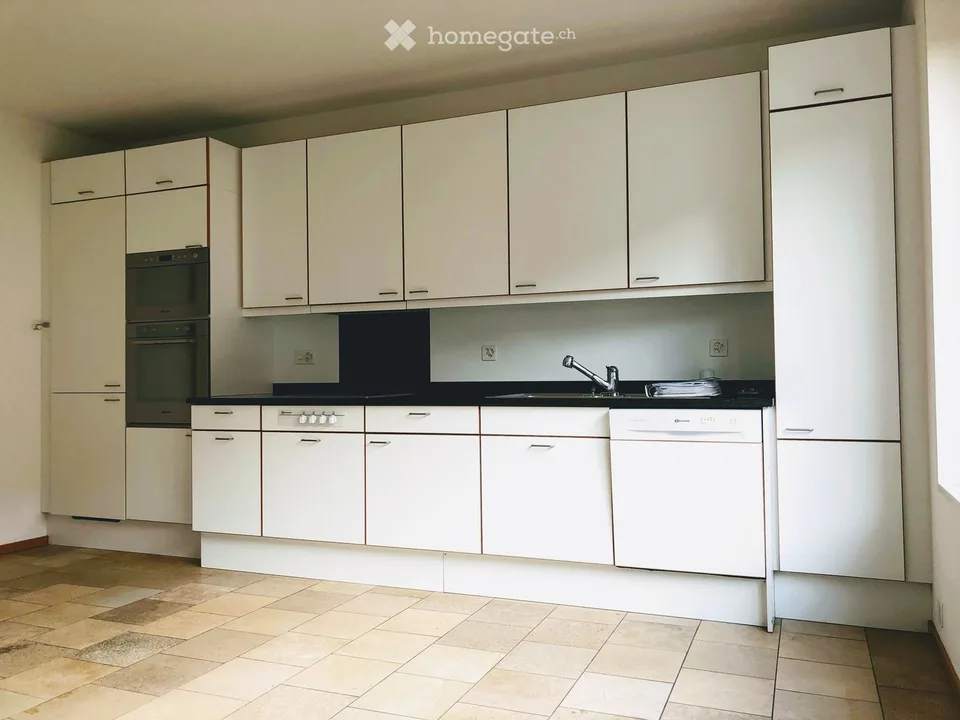 Grosszügige 2.5-Zimmer-Wohnung im Erdgeschoss mit Garten und Aussicht in Oberwil BL