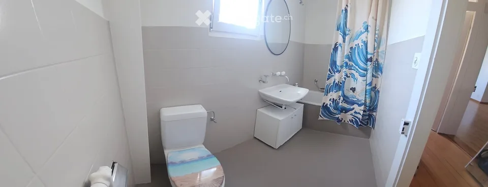 Charmante 2-Zimmer-Altbau-Wohnung mit Balkon in Oberwil BL – sofort verfügbar oder nach Vereinbarung