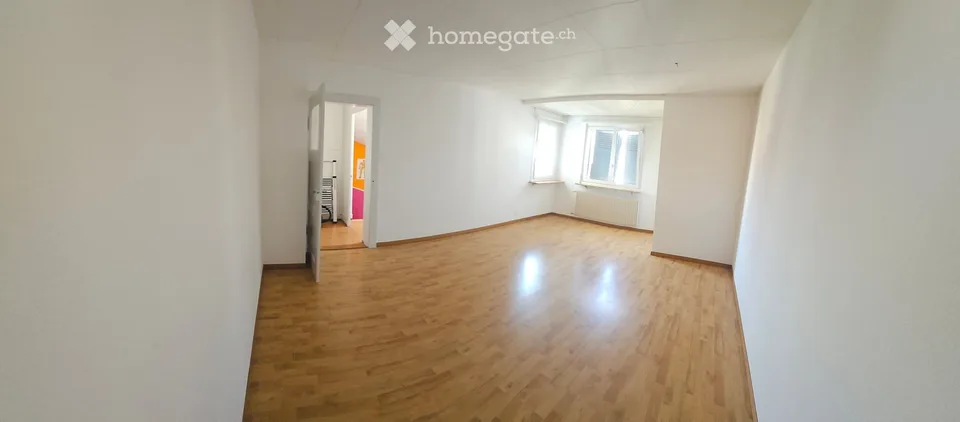 Charmante 2-Zimmer-Altbau-Wohnung mit Balkon in Oberwil BL – sofort verfügbar oder nach Vereinbarung