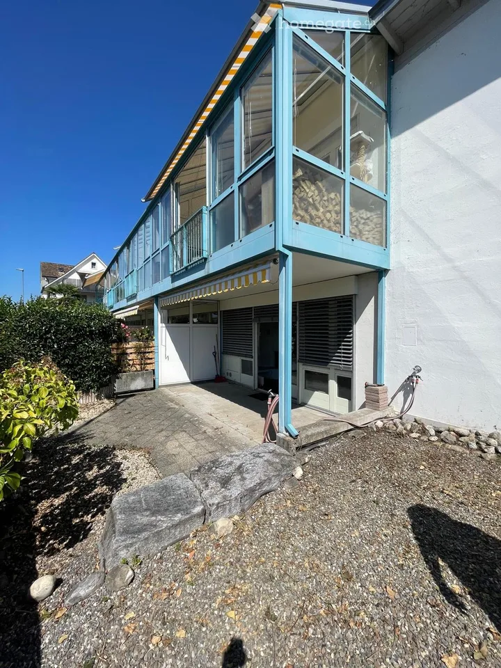 Charmant appartement 3.5 pièces avec terrasse et belle vue à Jona