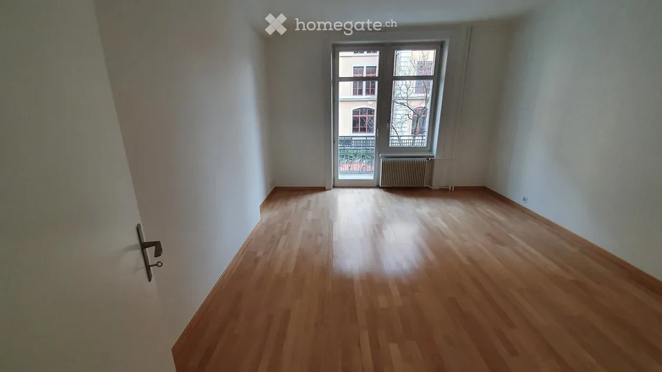 Appartement de 3,5 pièces rénové dans un style soigné au cœur de Zurich