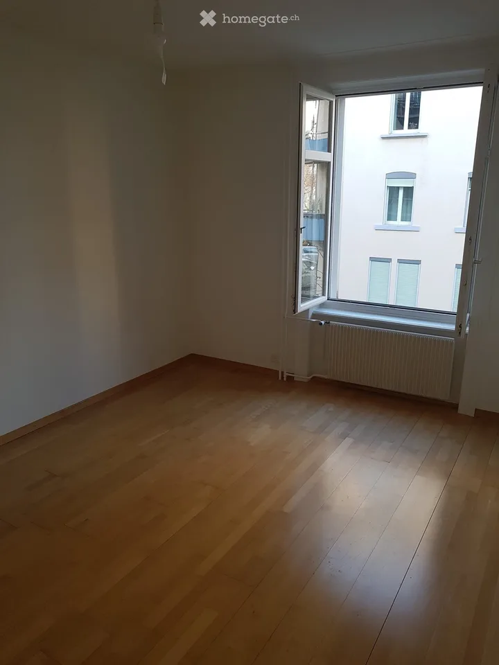 Appartement de 3,5 pièces rénové dans un style soigné au cœur de Zurich