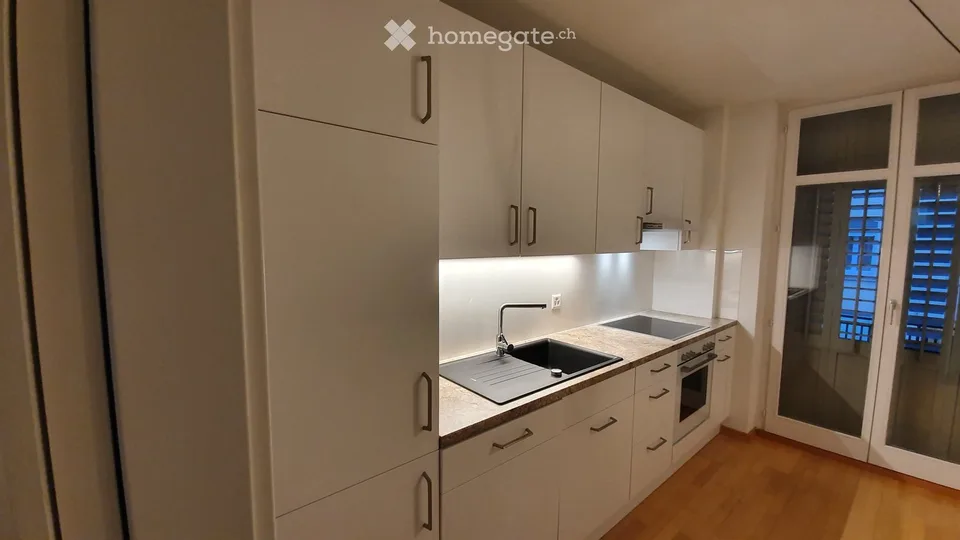 Appartement de 3,5 pièces rénové dans un style soigné au cœur de Zurich