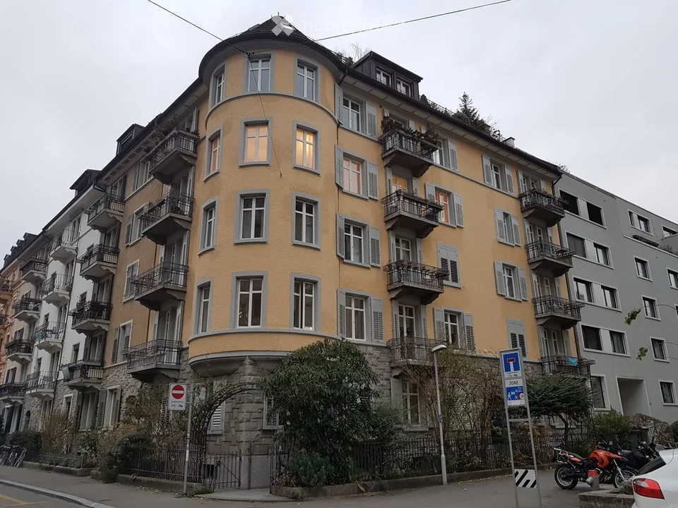 Appartement de 3,5 pièces rénové dans un style soigné au cœur de Zurich