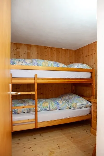 Affascinante casa a schiera 4.5 locali a Hinterrhein GR – – foto 8 di 8