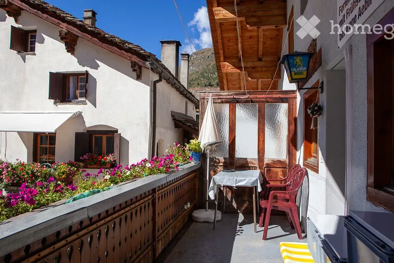 Affascinante casa a schiera 4.5 locali a Hinterrhein GR – – foto 2 di 8