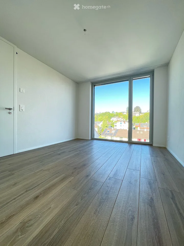Premier location : appartement 3,5 pièces de haute qualité avec loggia à Frenkendorf