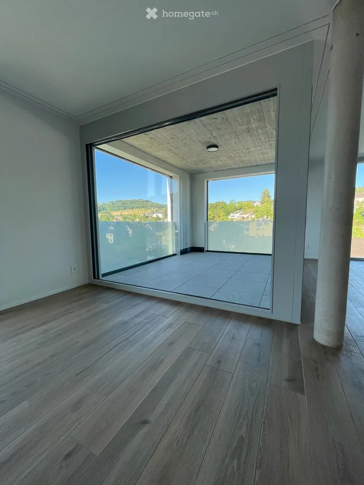 Premier location : appartement 3,5 pièces de haute qualité avec loggia à Frenkendorf