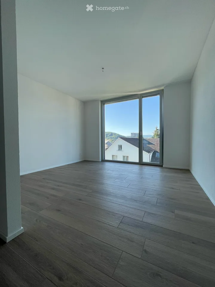 Premier location : appartement 3,5 pièces de haute qualité avec loggia à Frenkendorf