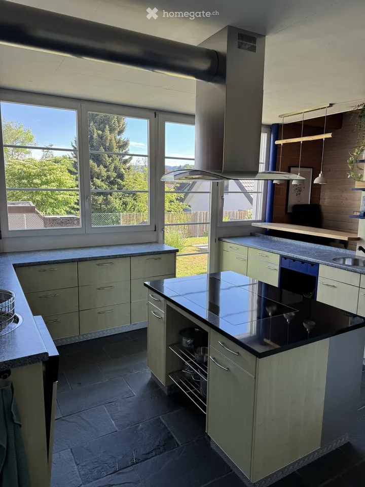 Grosszügige familienfreundliche 4.5-Zimmer-Maisonettewohnung mit Garten in Seon