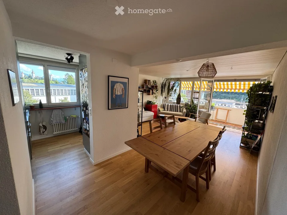 Helle 4.5-Zimmer-Wohnung mit Balkon und schöner Aussicht in Luzern