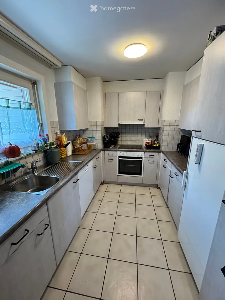 Wohnung mit 4.5 Zimmern, Balkon und Bergblick