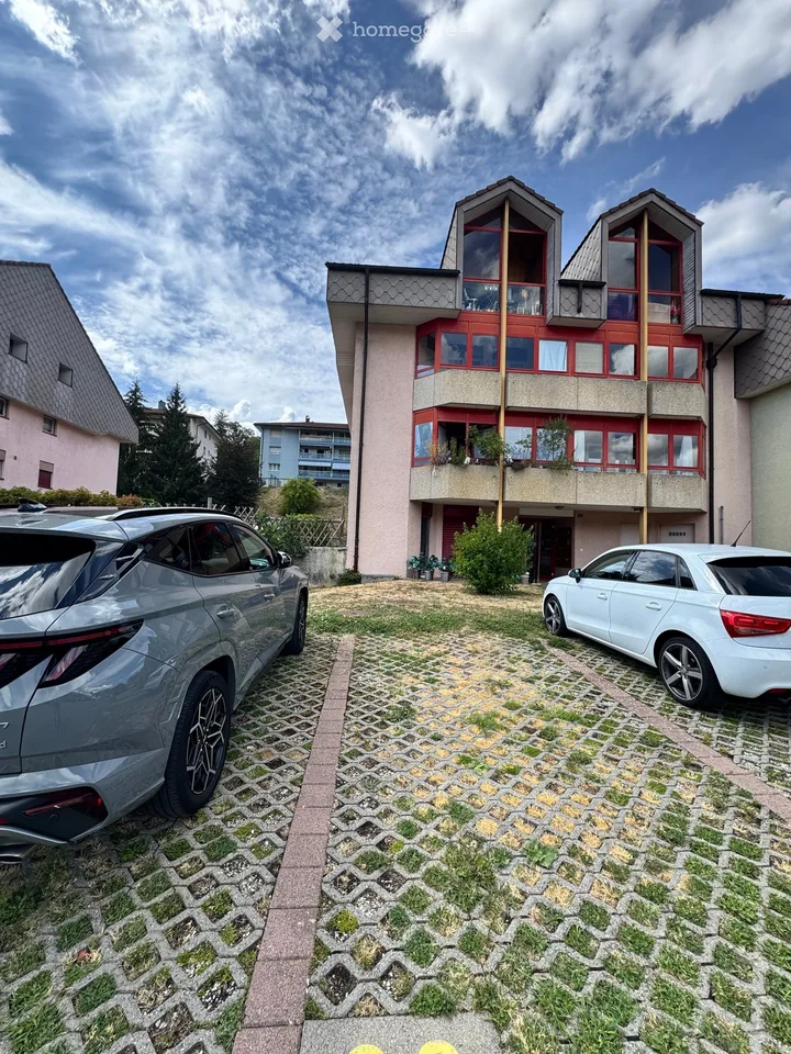 Appartement de 4.5 pièces avec balcon et vue sur les montagnes