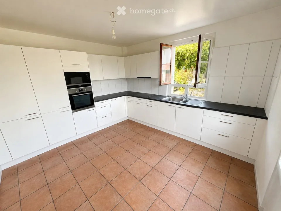 Detached house with 6 rooms for rent in Avully