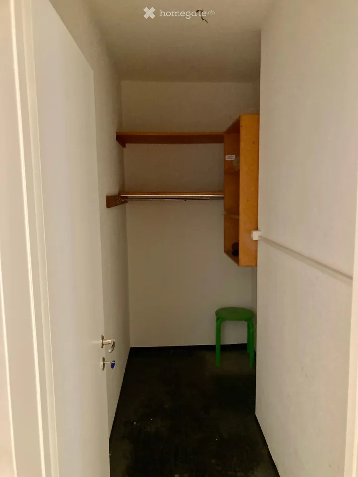 Bright 3.5-room apartment with balcony in Zürich-Höngg including garage parking space