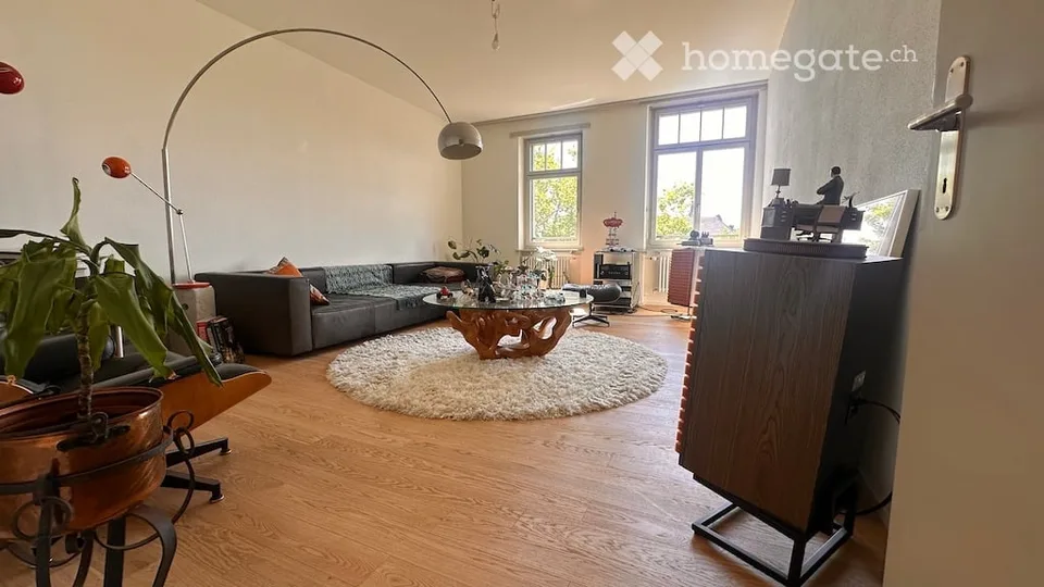 Voll mittendrin: Grosszügige 5.5-Zimmer-Wohnung – ideal für WG