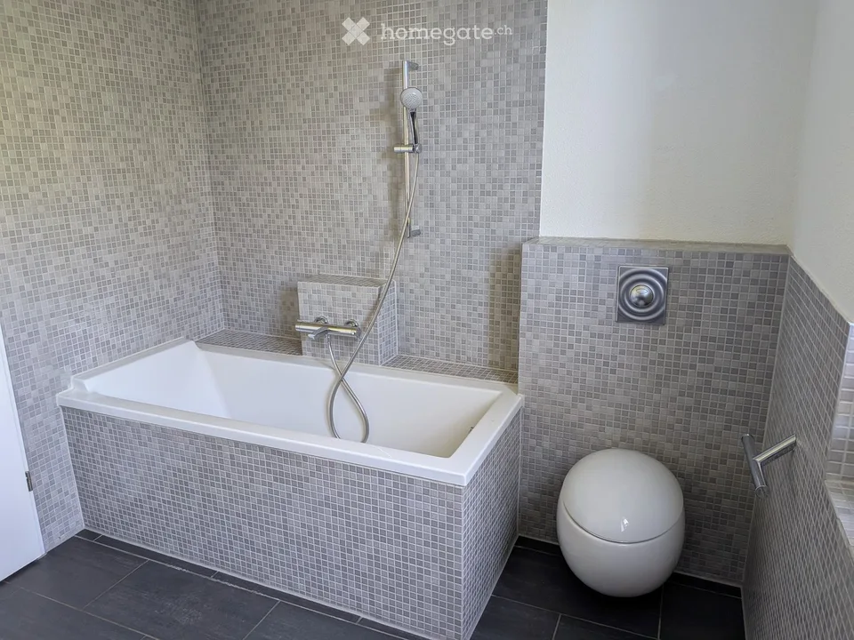 4.5-room semi-detached house in Hinteregg – Nature, garden, and city proximity combined