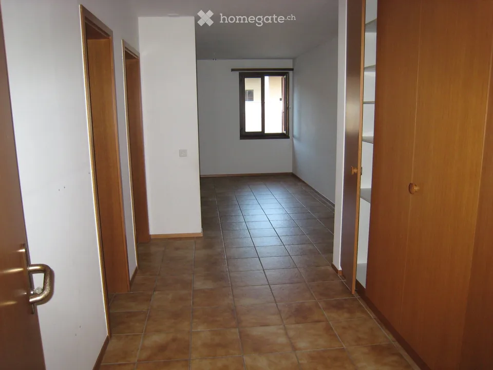 Appartamento di 3 1/2 locali con parcheggio esterno