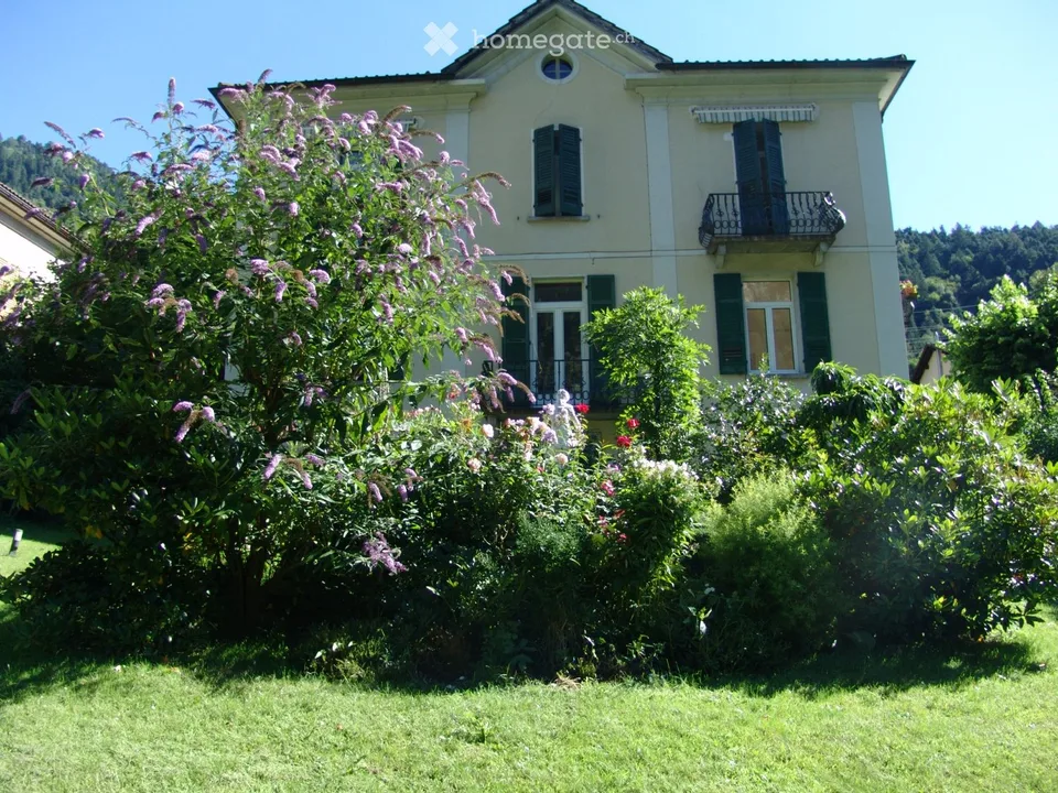 Appartamento indipendente in villa novecentesca, Faido