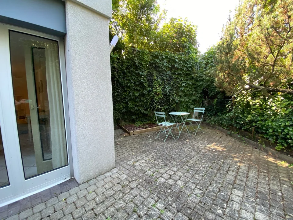 Bel appartement studio meublé à louer