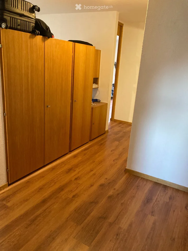 Bright 2.5-room apartment with balcony and mountain panorama in Glarus