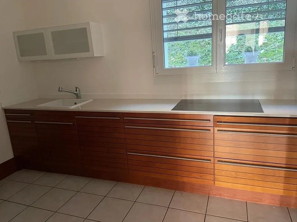 Wunderschöne 4.5 Zimmer Terassenwohnung in Eigentumsstandard mit See-und Bergsicht in Herrliberg