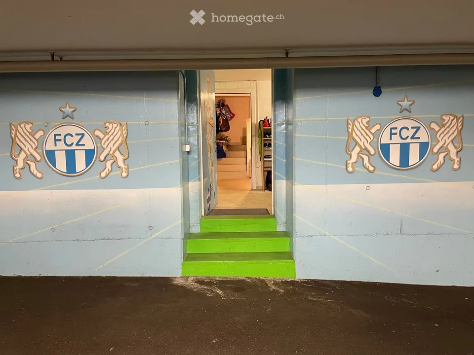 Charmantes 7.5-Zimmer-Doppeleinfamilienhaus in Wolfhausen – Foto 35 von 36