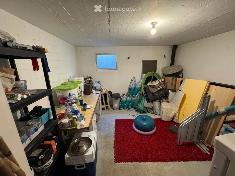 Charmantes 7.5-Zimmer-Doppeleinfamilienhaus in Wolfhausen – Foto 32 von 36